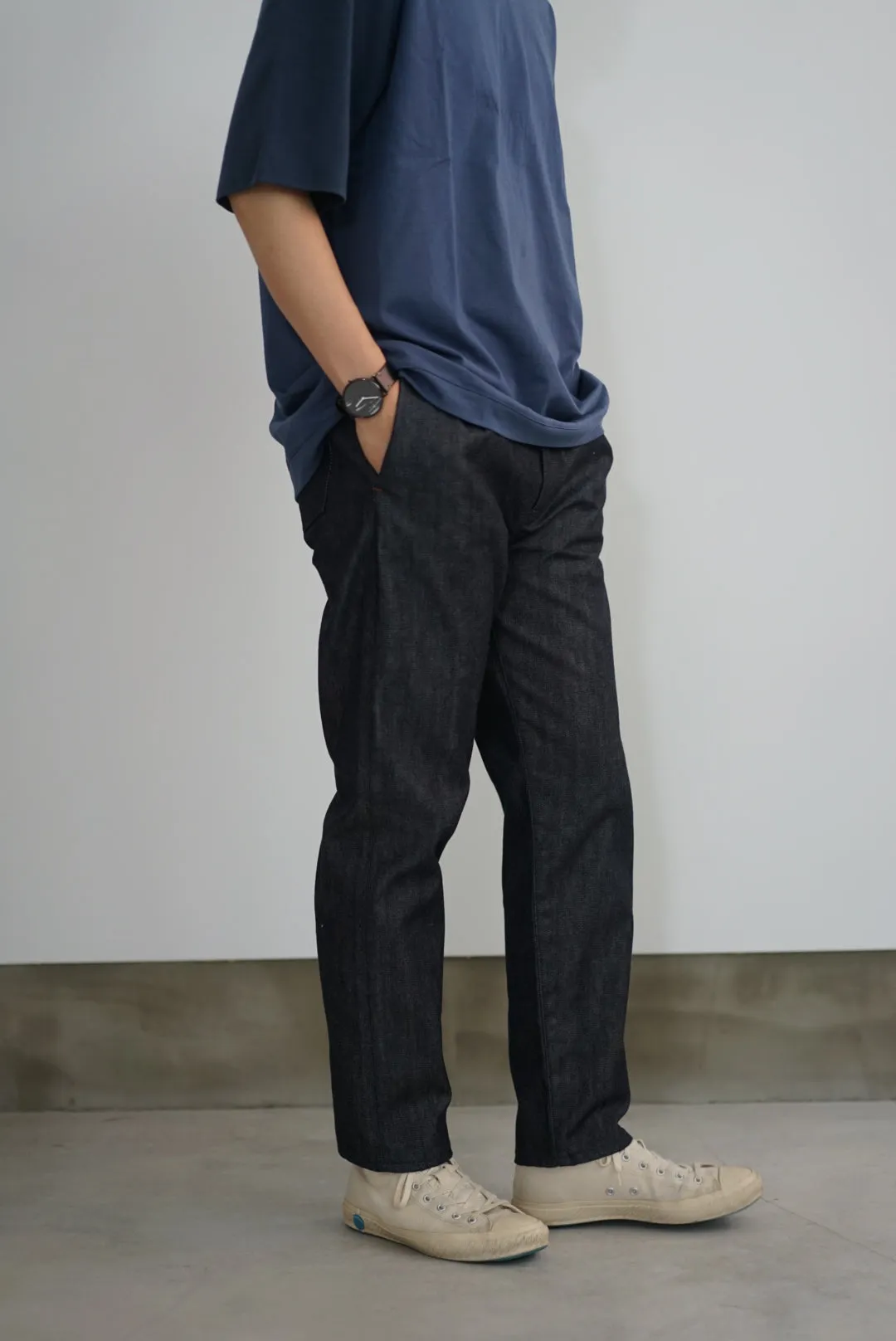 STILL BY HAND / DN0393