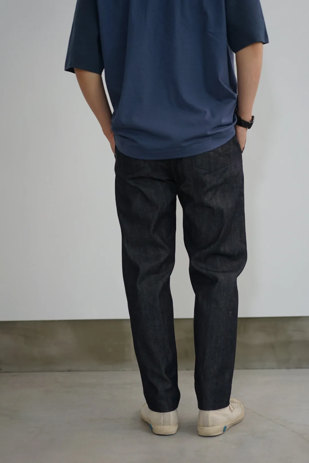 STILL BY HAND / DN0393